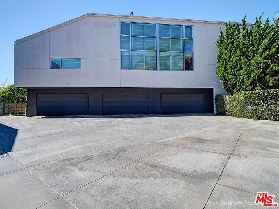 Attached, Exterior, Facade, Modern