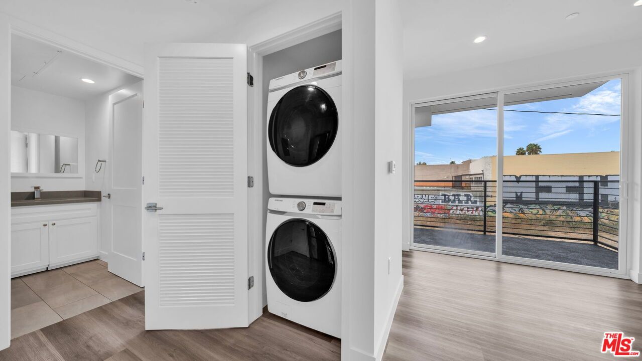 Interior, Recessed Lighting, Utility Closets, Washer, Wood Texture Flooring