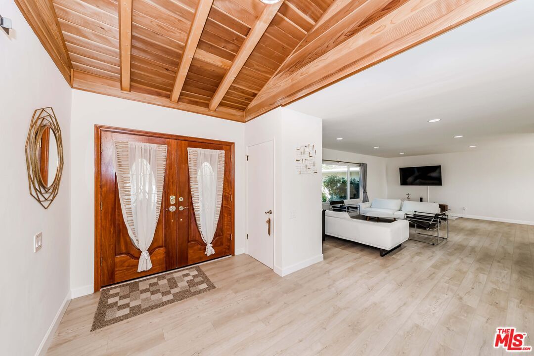 Interior, Living room, Recessed Lighting, Wooden Beams, Wooden Ceilings, Wood Texture Flooring