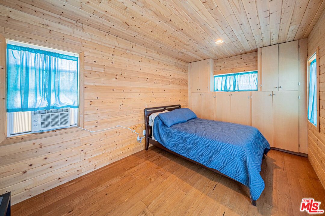 Bedroom, Interior, Recessed Lighting, Wooden Ceilings, Wood Texture Flooring, Wooden Walls