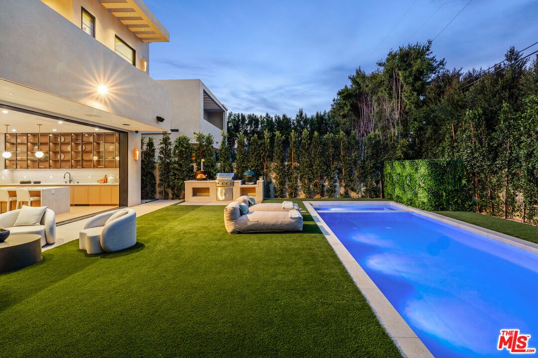 Backyard, Exterior, Outdoor Kitchen, Pool