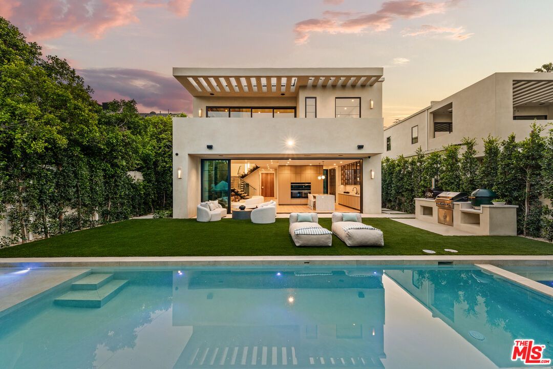 Backyard, Exterior, Outdoor Kitchen, Pool