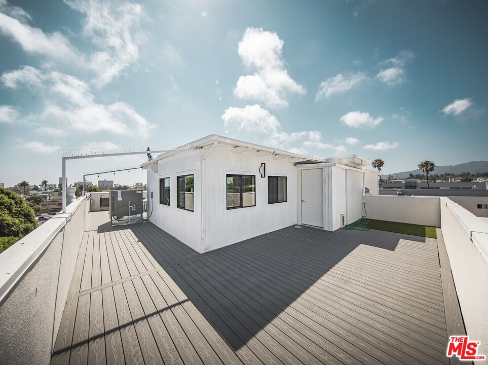 Exterior, Wood Texture Flooring