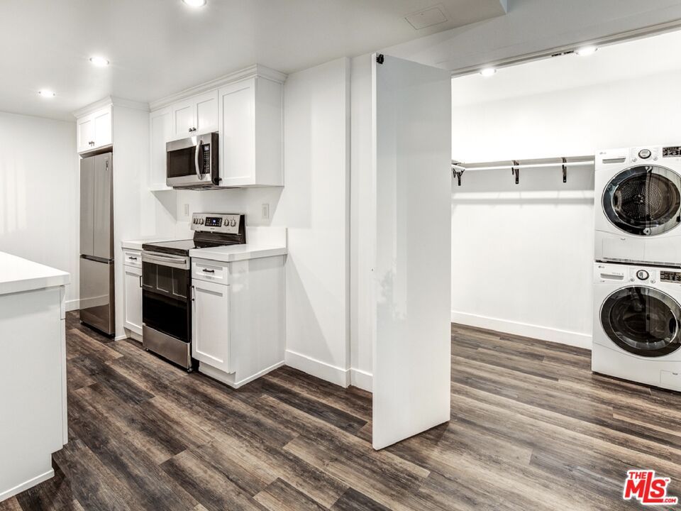 Interior, Kitchen, Recessed Lighting, Utility Closets, Washer, Wood Texture Flooring