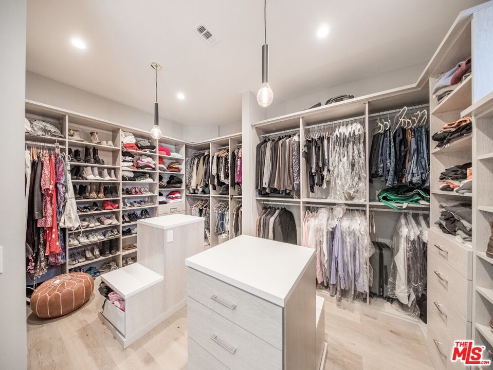 Interior, Pendant Lights, Recessed Lighting, Walk-in Closets, Wood Texture Flooring