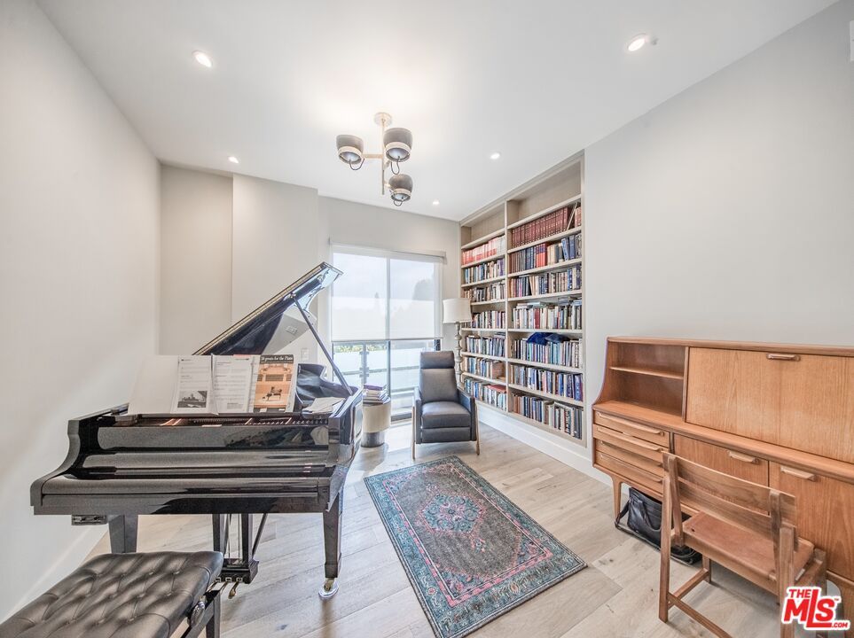 Interior, Piano, Recessed Lighting, Wood Texture Flooring