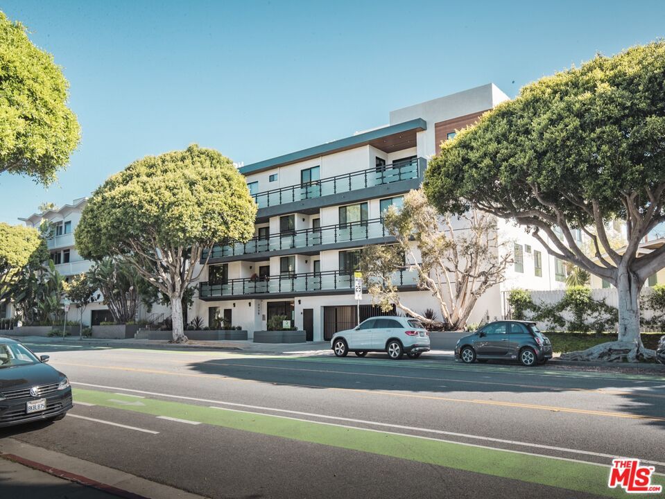 Exterior, Facade, Condo Building