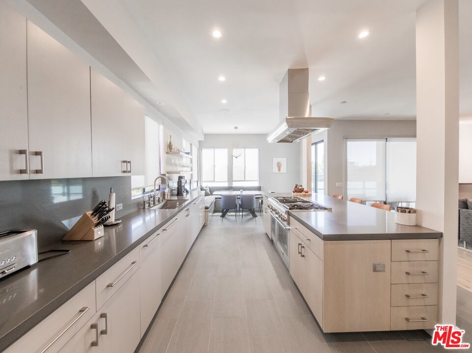 Dining room, Interior, Kitchen, Recessed Lighting, Wood Texture Flooring