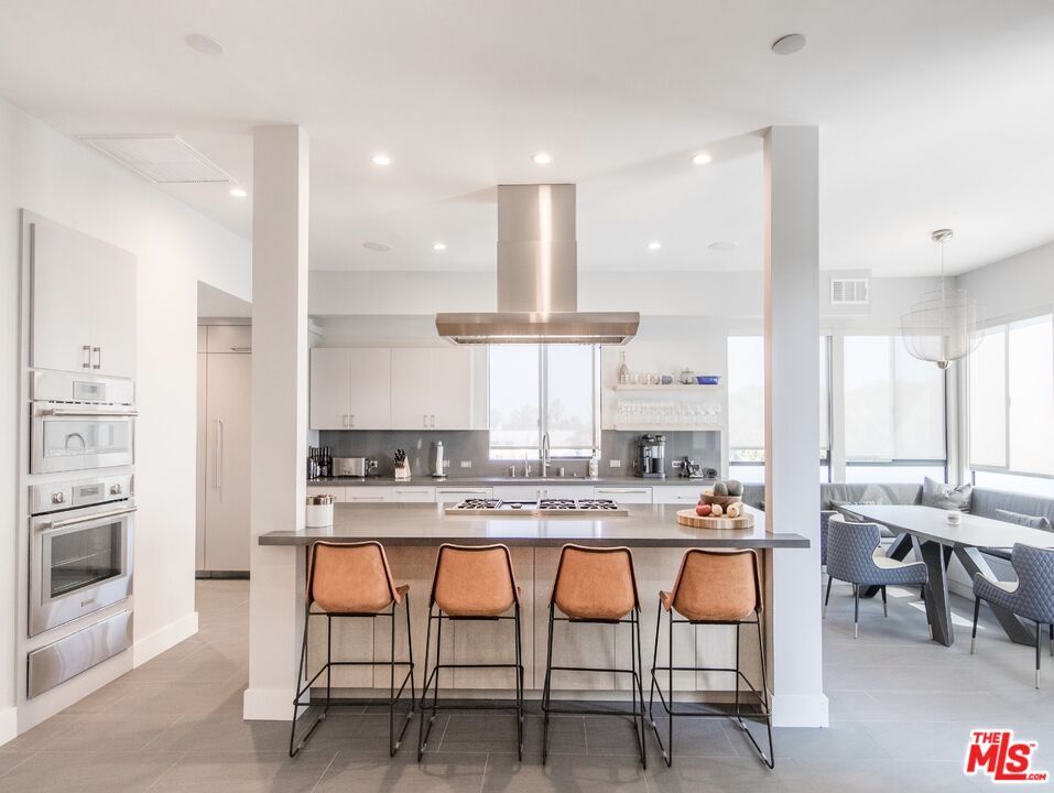 Dining room, Interior, Kitchen, Pendant Lights, Recessed Lighting, Stainless Steel Appliances
