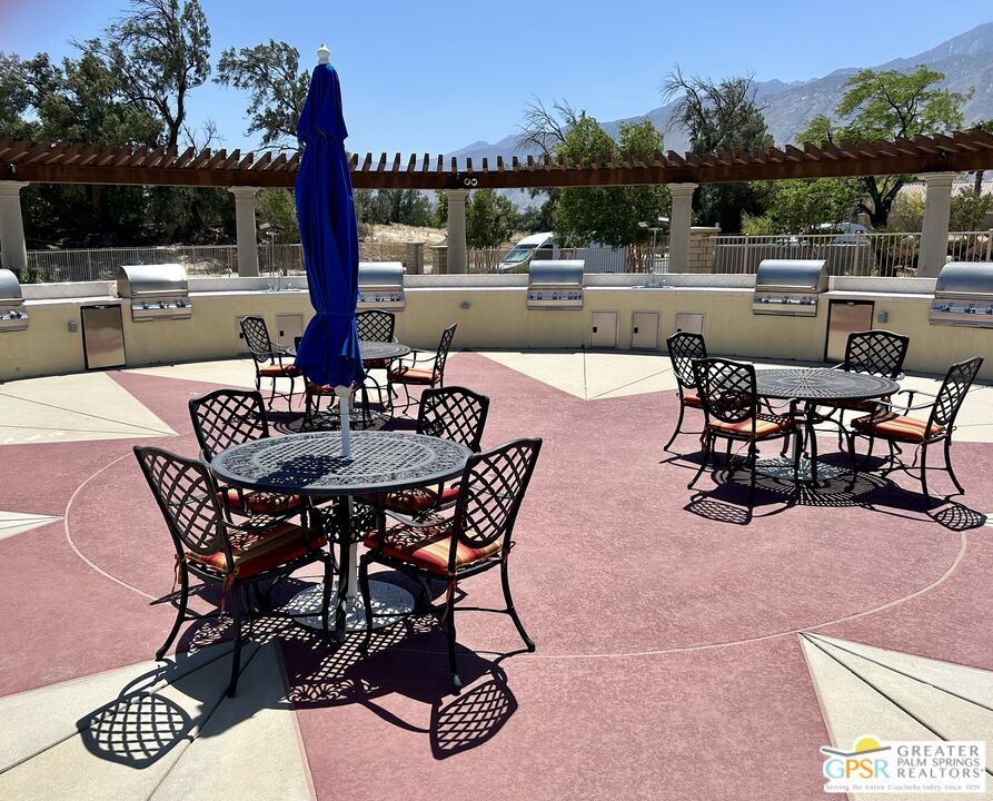 Exterior, Outdoor Kitchen