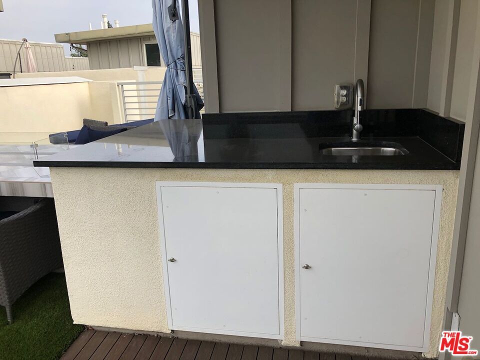 Exterior, Outdoor Kitchen