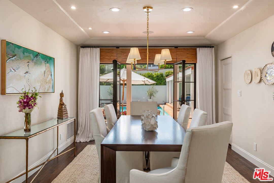 Chandelier, Dining room, Interior, Recessed Lighting, Wood Texture Flooring