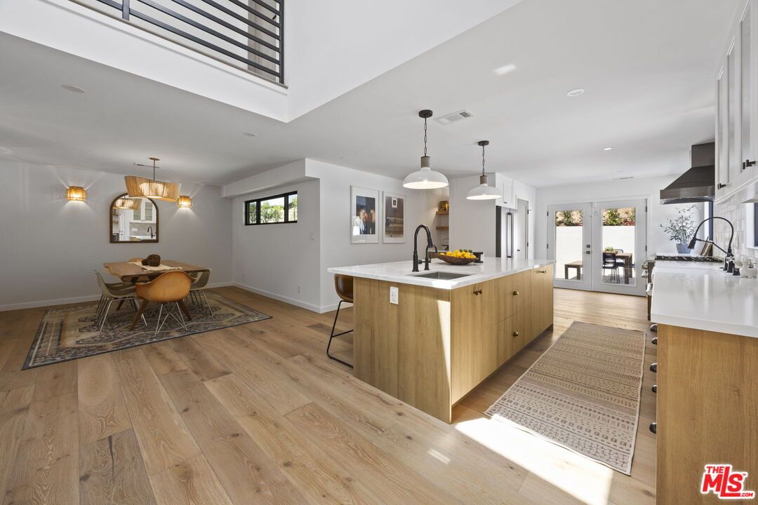 Dining room, Interior, Kitchen, Pendant Lights, Recessed Lighting, Wood Texture Flooring