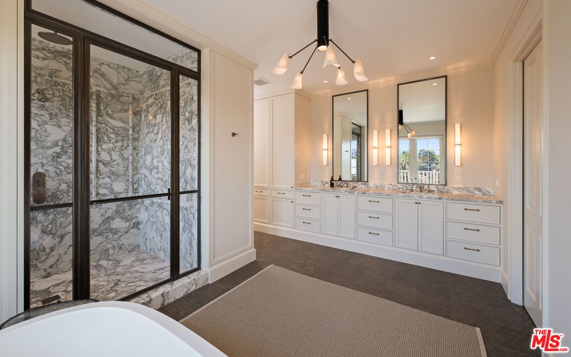 Bathroom, Dual Sink Vanities, Interior, Pendant Lights, Recessed Lighting