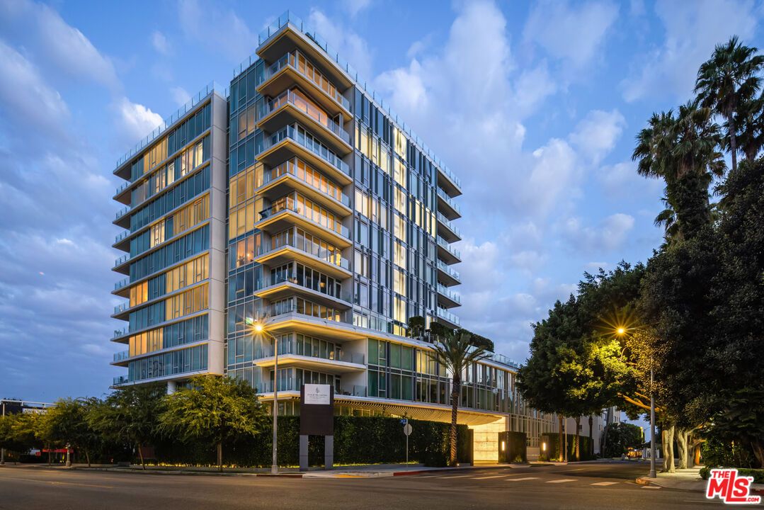 Exterior, Facade, Condo Building