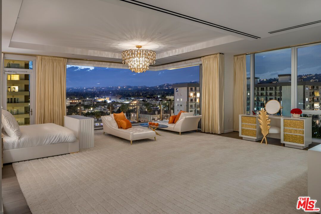 Chandelier, Interior, Living room