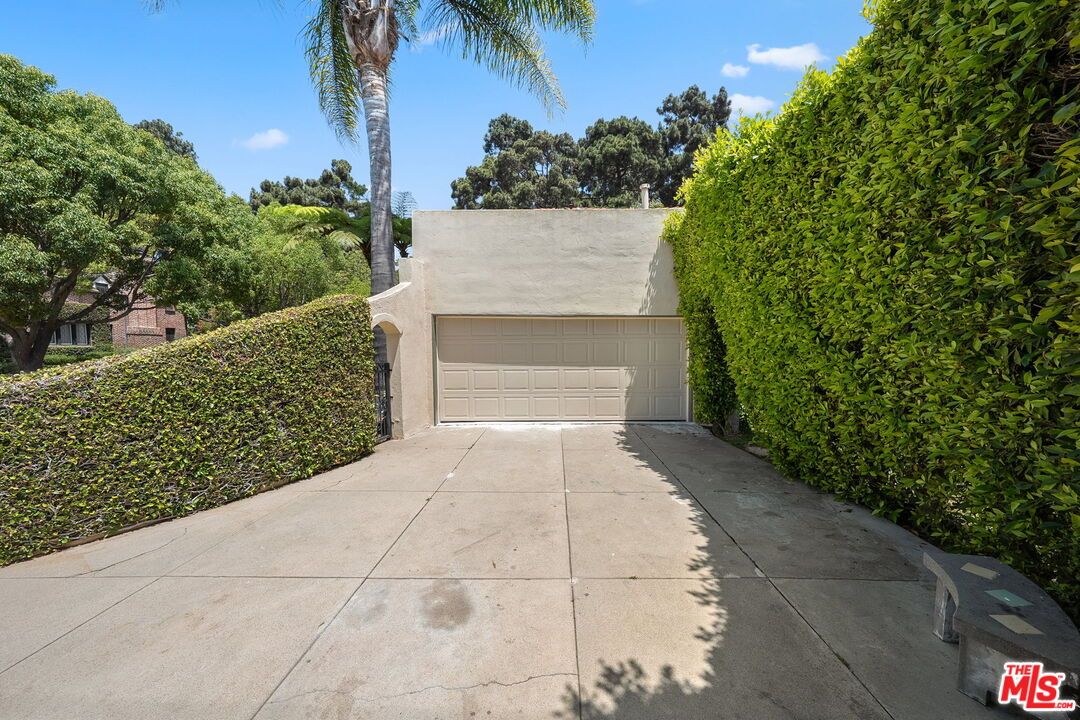 Detached Garage, Exterior