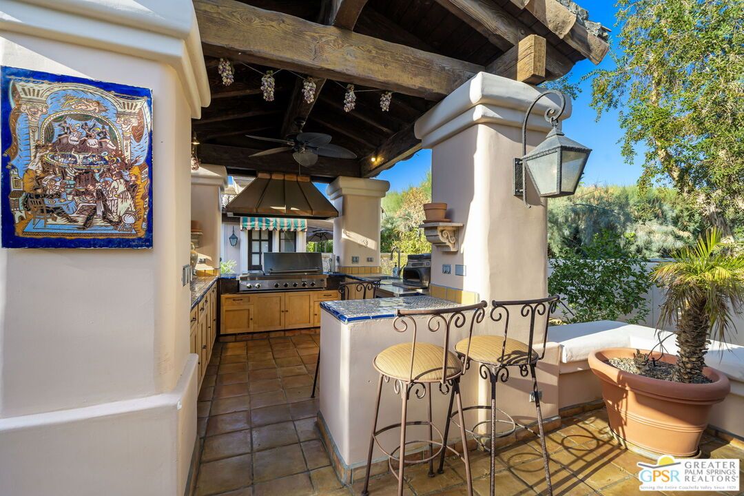 Exterior, Outdoor Kitchen