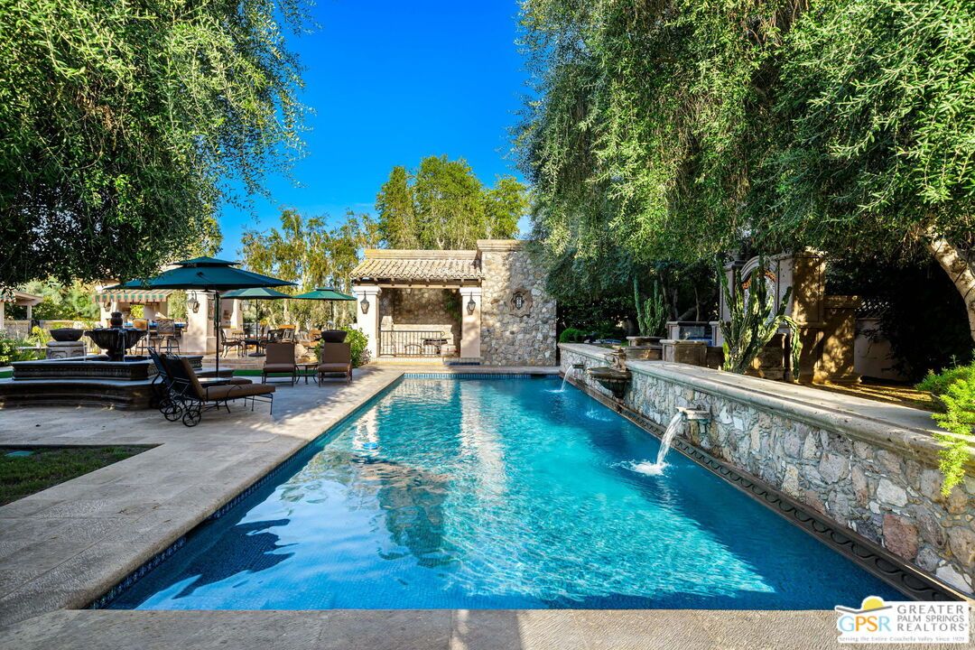 Exterior, Outdoor Kitchen, Pool