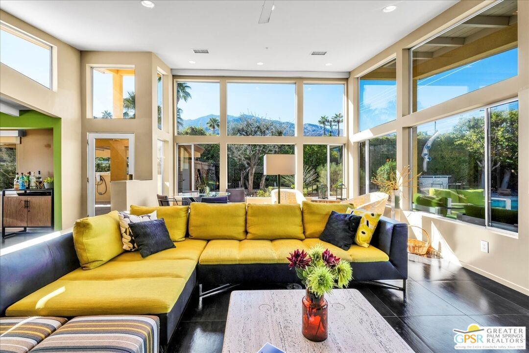 Interior, Living room, Recessed Lighting, Sun Room, Wood Texture Flooring