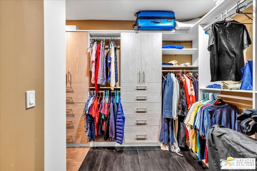 Interior, Walk-in Closets, Wood Texture Flooring