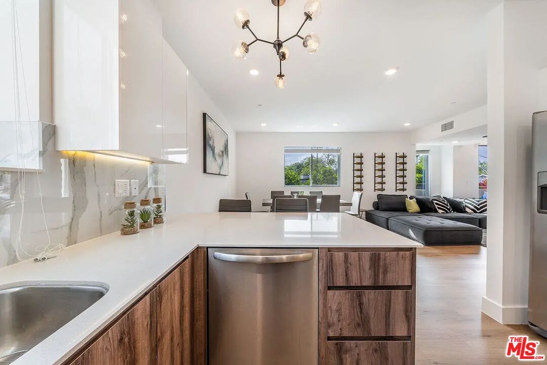Dining room, Interior, Kitchen, Living room, Pendant Lights, Recessed Lighting, Wood Texture Flooring