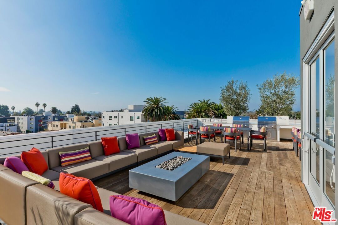 Exterior, Wood Texture Flooring