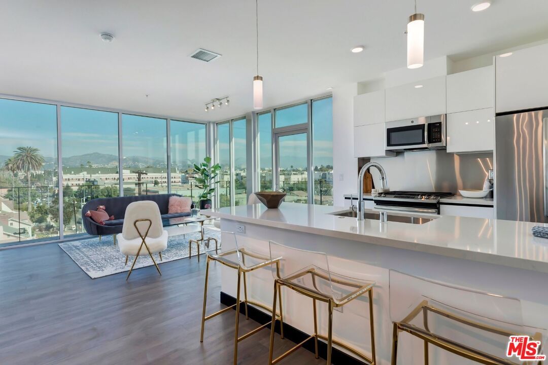 Interior, Kitchen, Living room, Pendant Lights, Recessed Lighting, Stainless Steel Appliances, Wood Texture Flooring