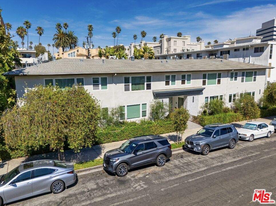 Exterior, Facade, Condo Building