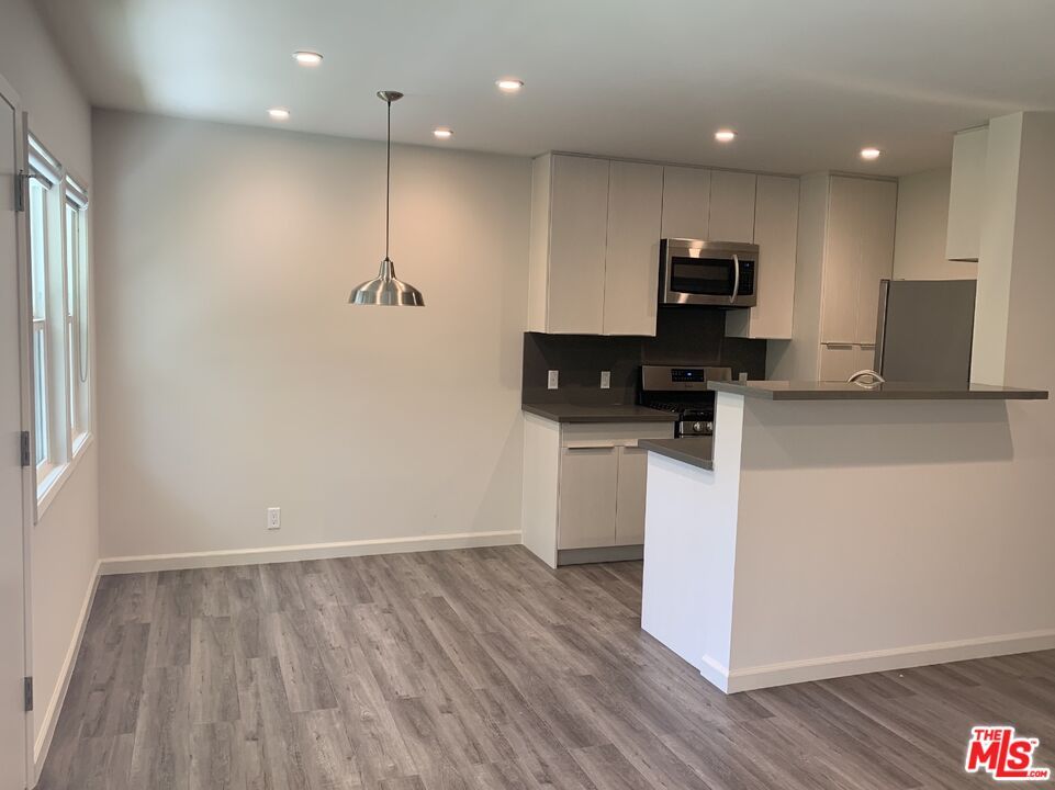 Interior, Kitchen, Pendant Lights, Recessed Lighting, Wood Texture Flooring