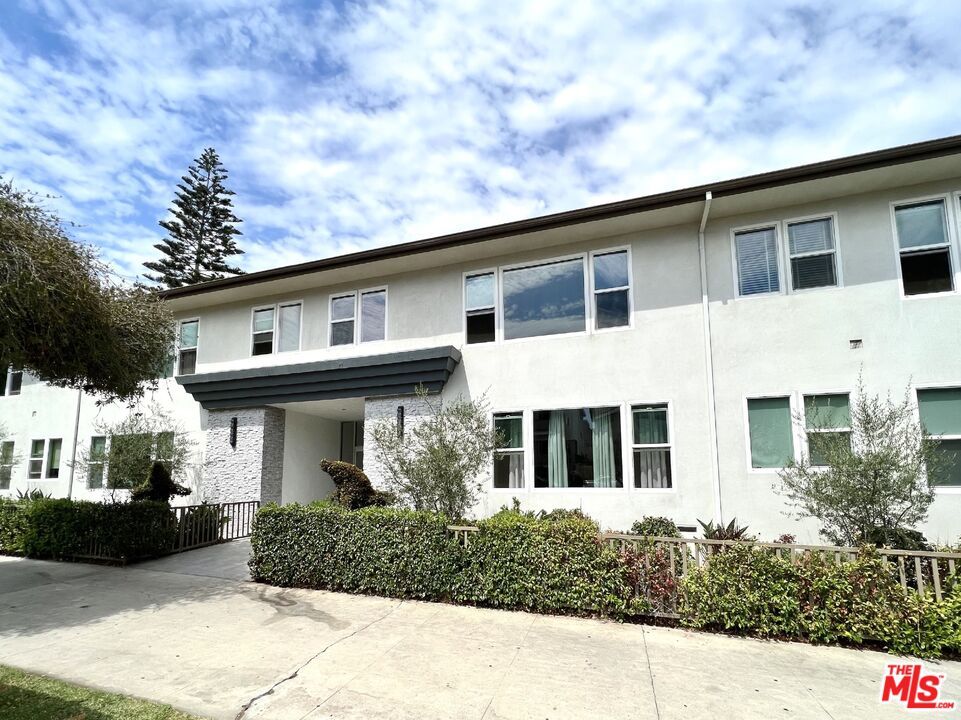 Exterior, Facade, Rowhouse