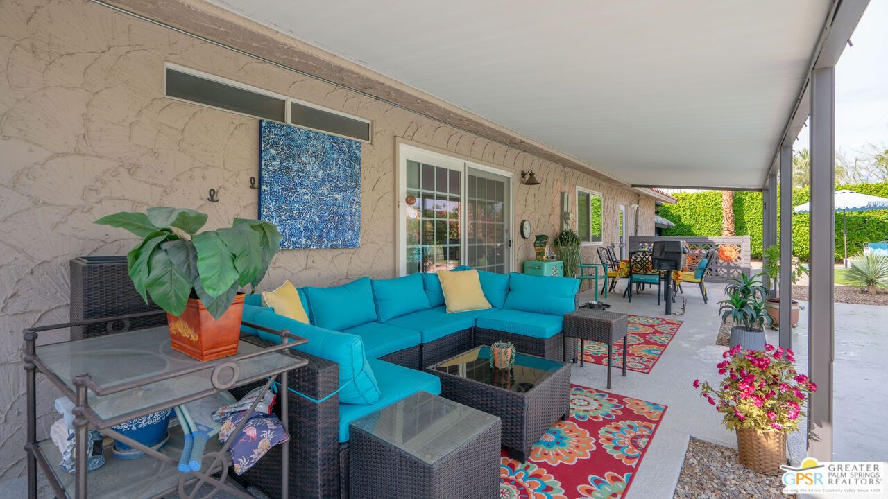 Exterior, Living room