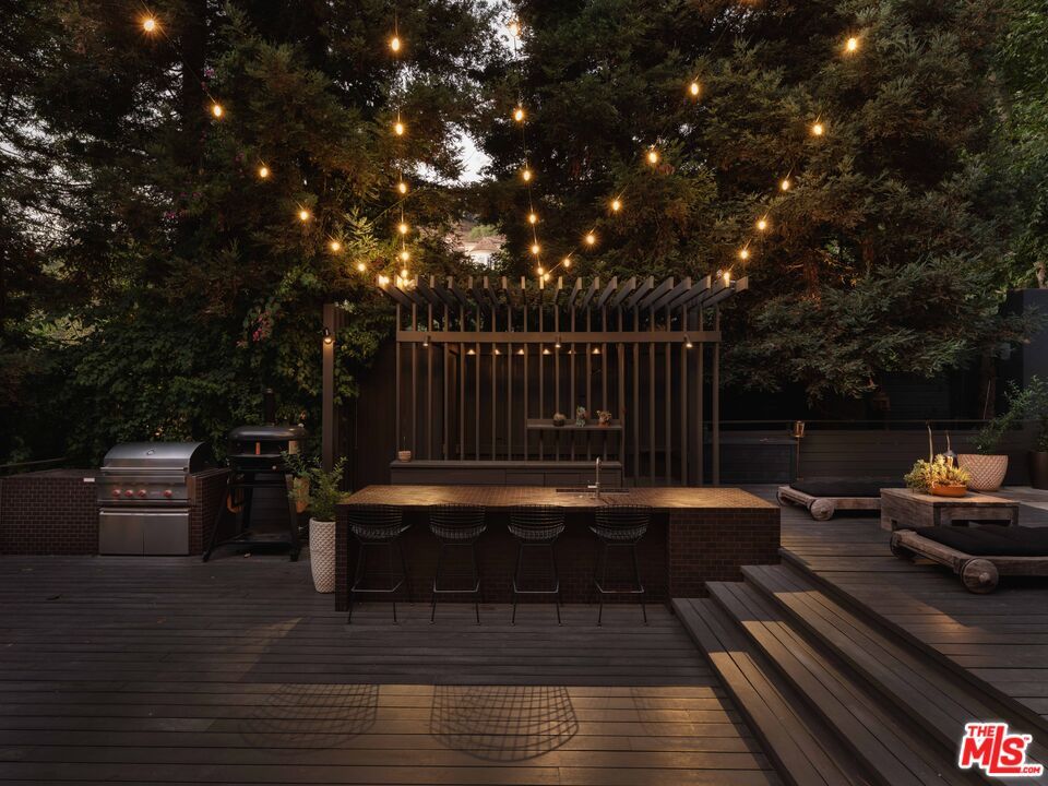 Exterior, Outdoor Kitchen