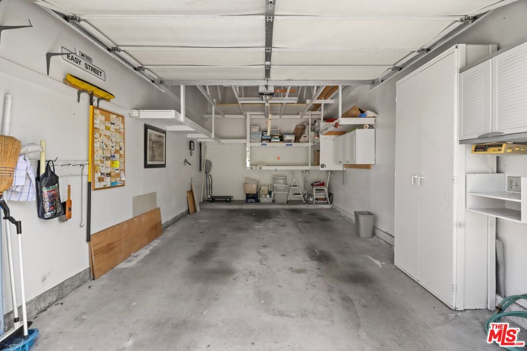 Garage, Interior