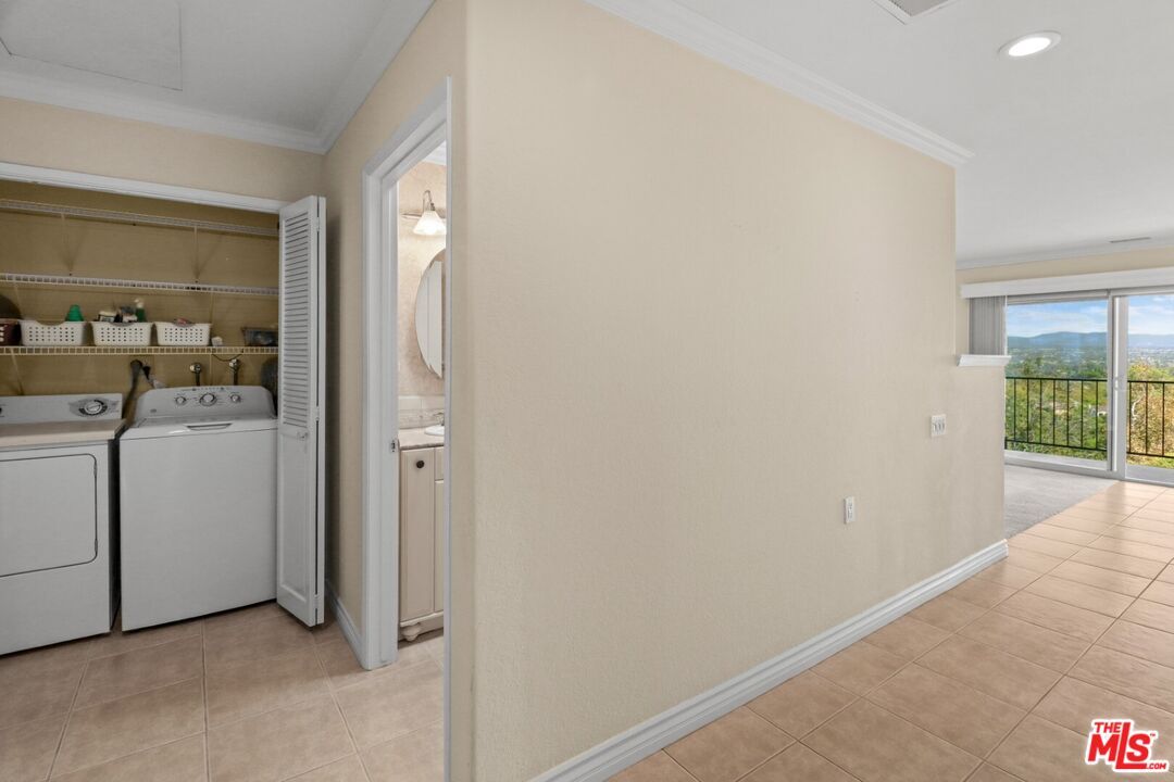 Interior, Recessed Lighting, Utility Closets, Washer