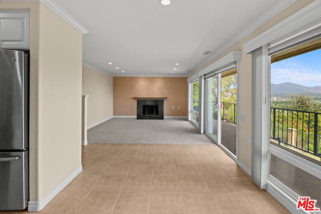 Empty room, Fireplace, Interior, Recessed Lighting