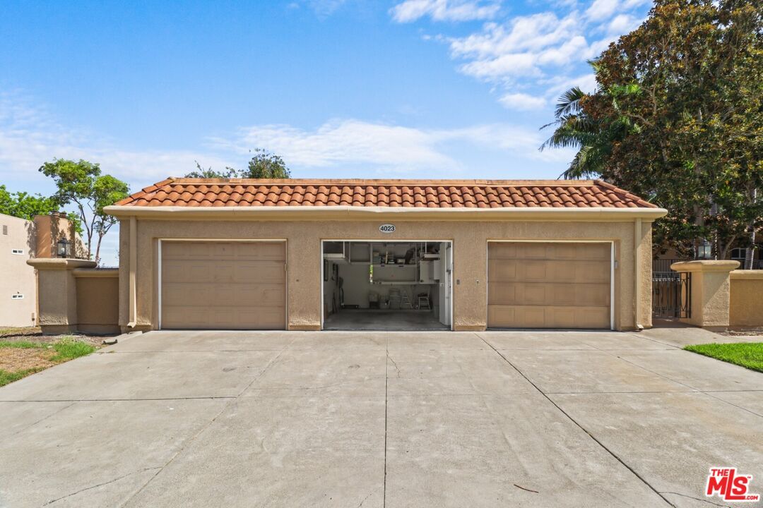 Detached Garage, Exterior
