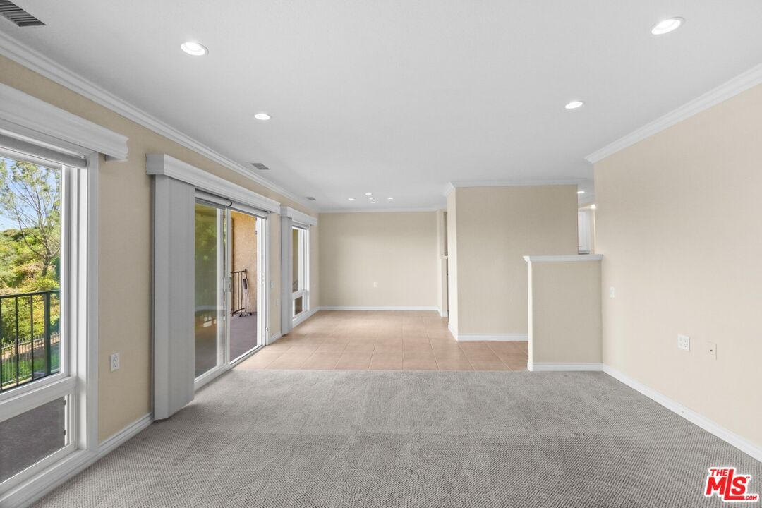 Empty room, Interior, Recessed Lighting