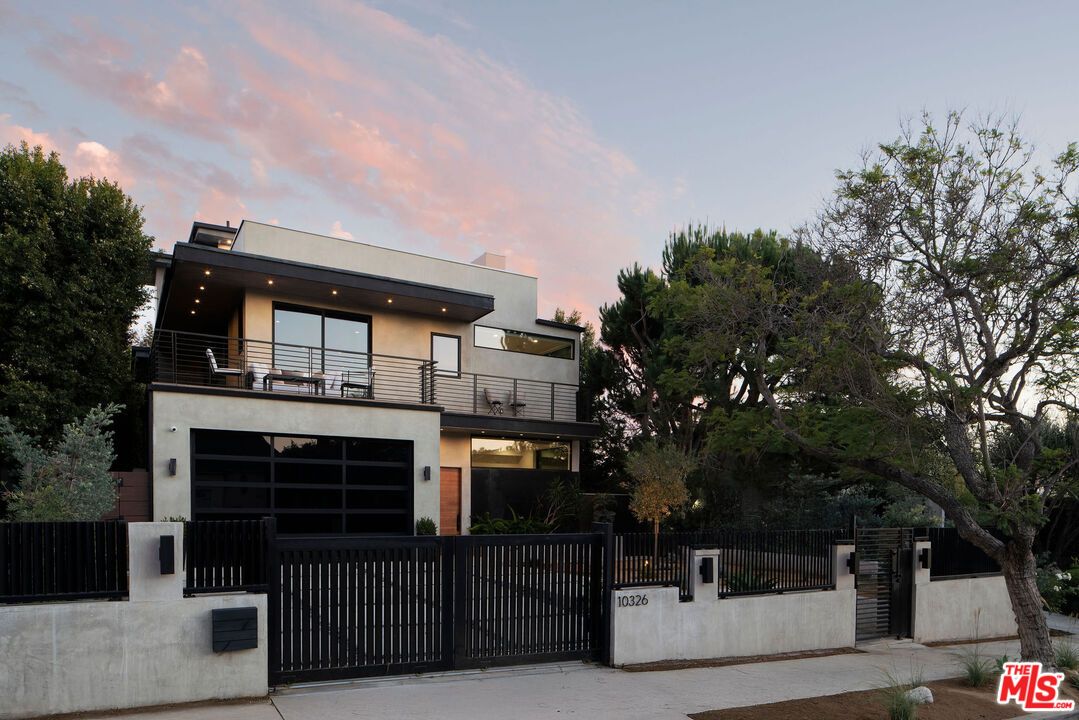 Attached, Exterior, Facade, Modern