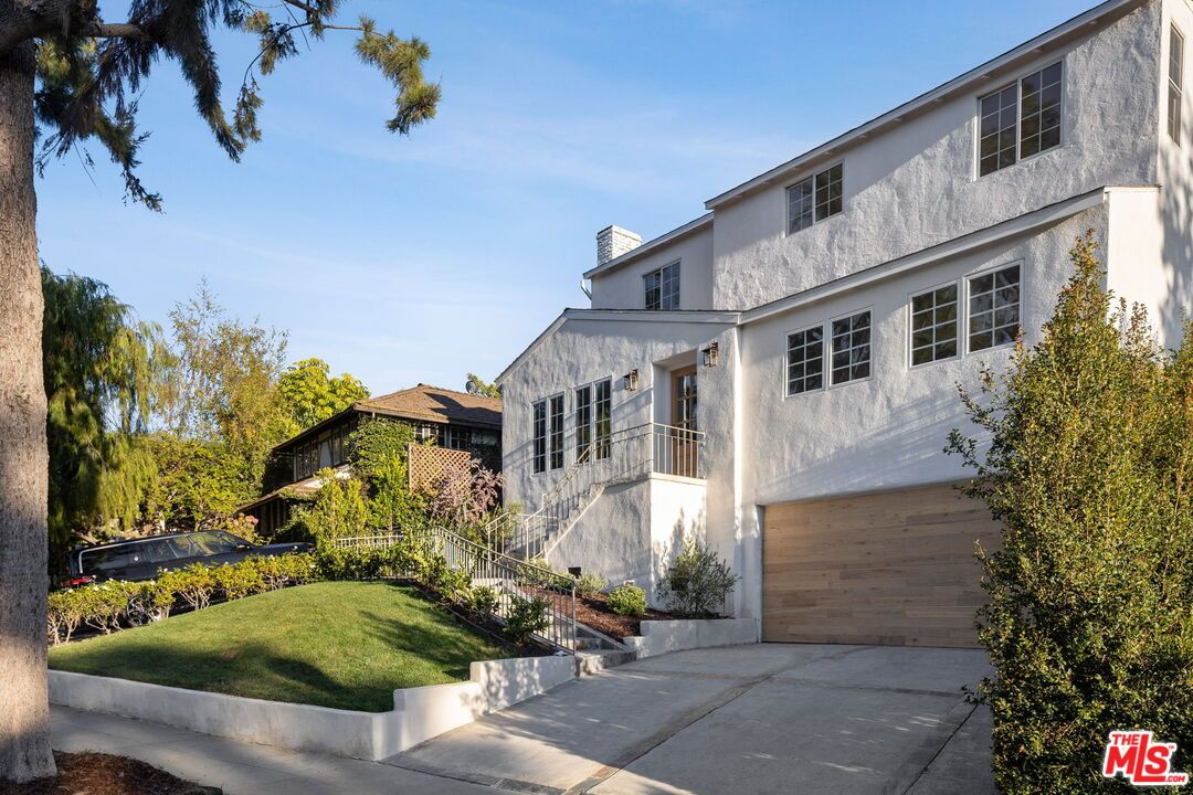 Attached, Exterior, Facade, Modern