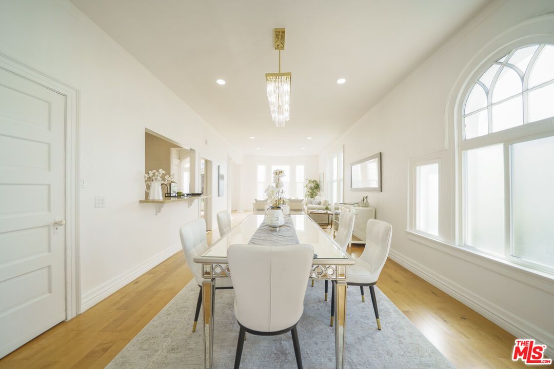 Chandelier, Dining room, Interior, Recessed Lighting, Wood Texture Flooring