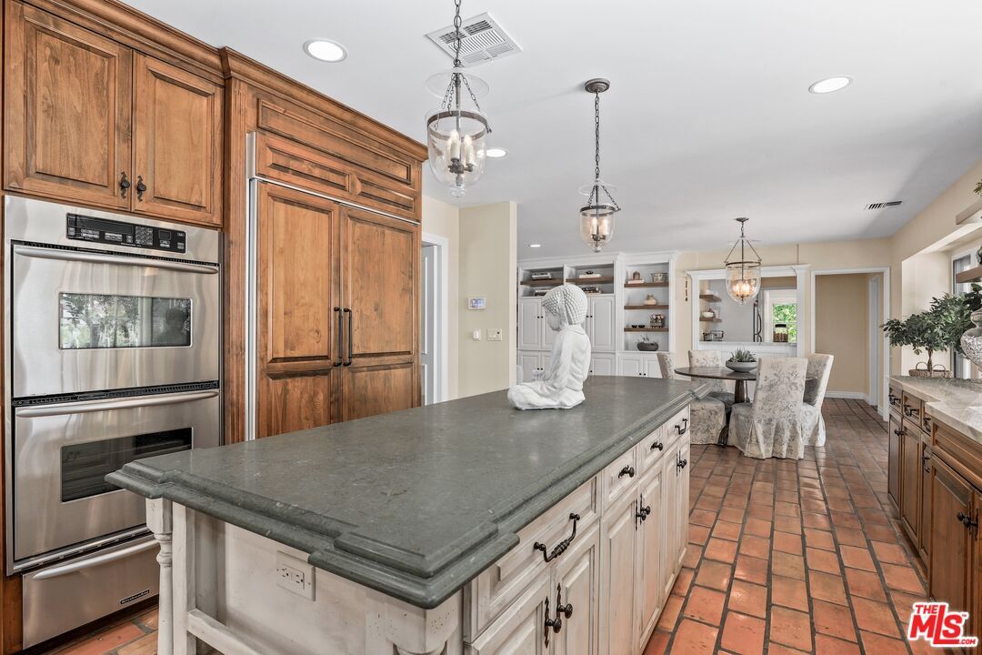 Dining room, Interior, Kitchen, Pendant Lights, Recessed Lighting, Stainless Steel Appliances