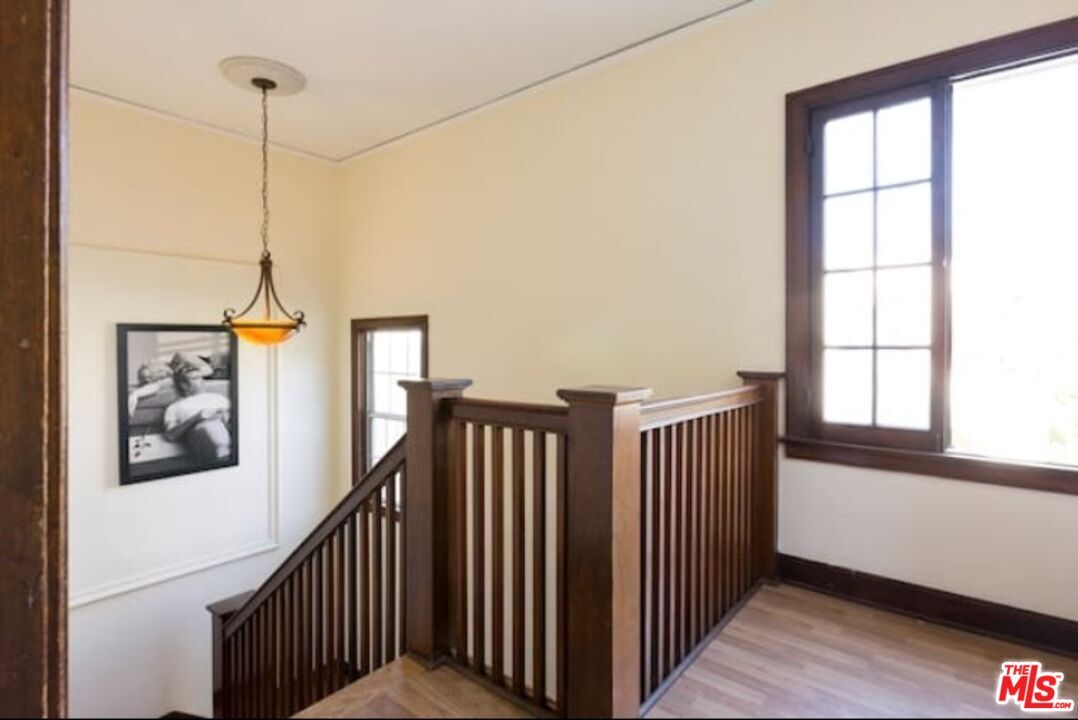 Interior, Pendant Lights, Wood Texture Flooring