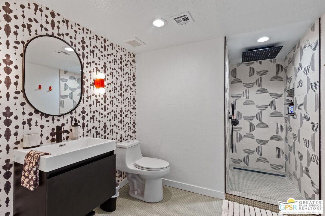 Bathroom, Interior, Recessed Lighting