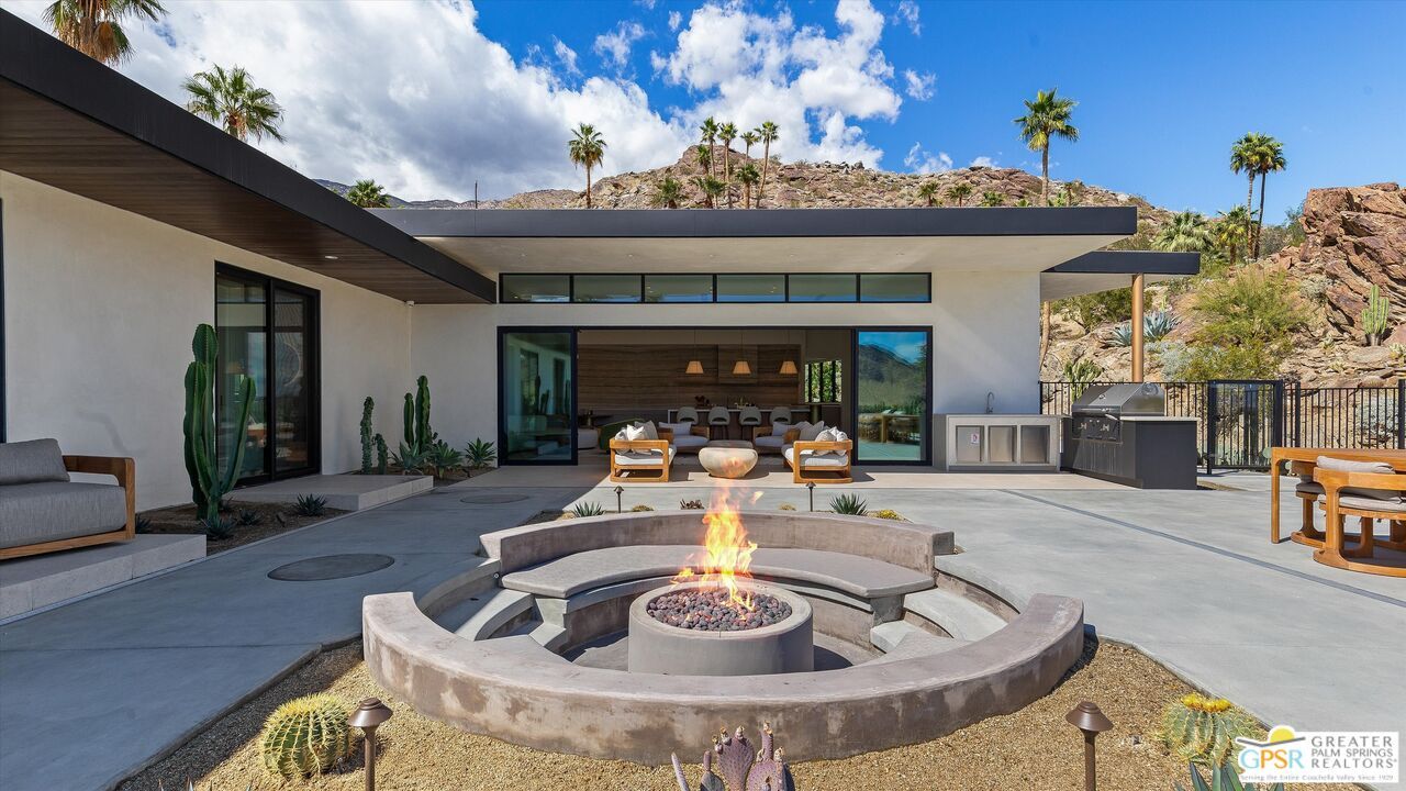 Exterior, Outdoor Kitchen