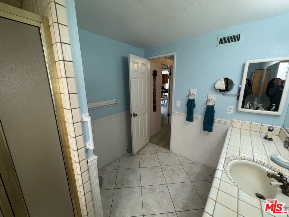 Bathroom, Interior, Tile Countertops