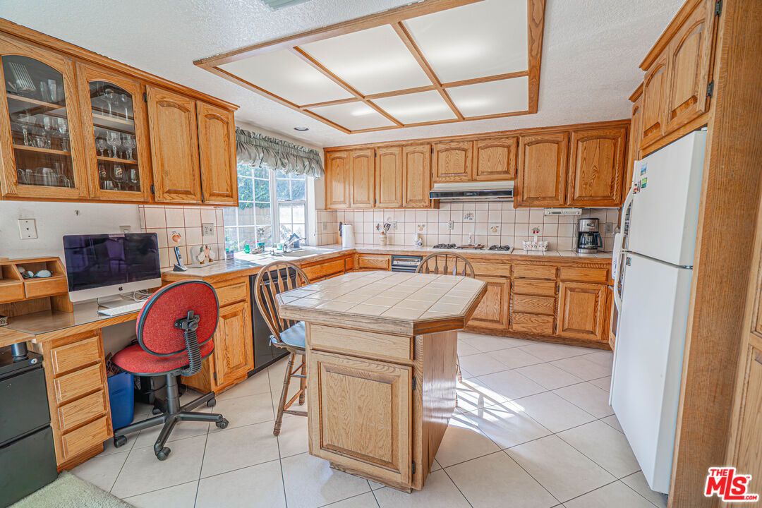 Interior, Kitchen, Tile Countertops