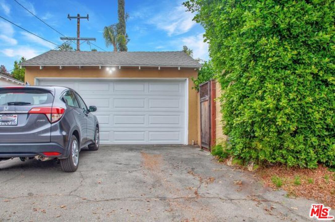 Detached Garage, Exterior