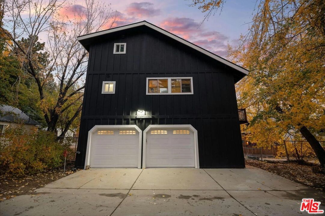 Attached, Exterior, Facade, A Frame