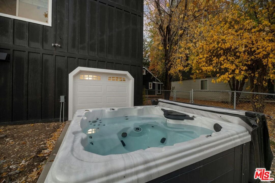Exterior, Hot Tub